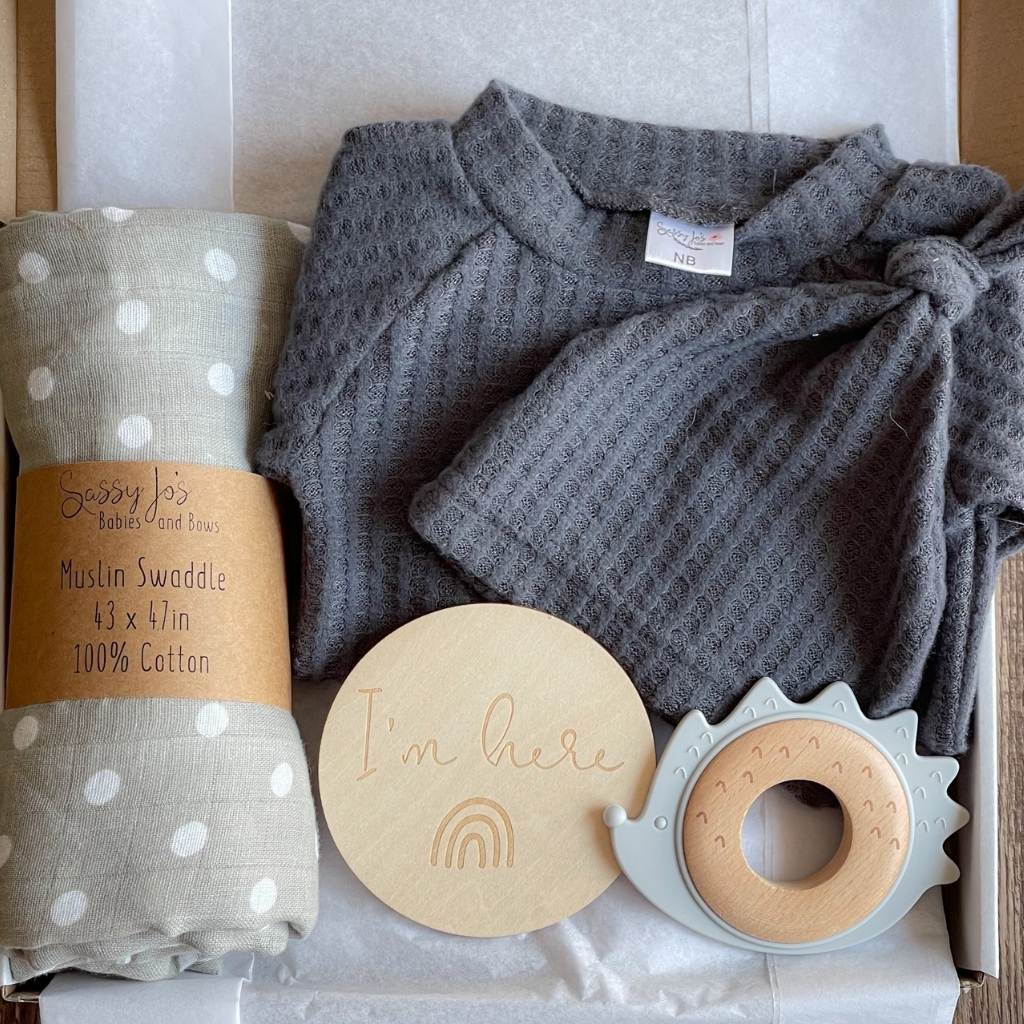 6 Piece Waffle Knit Outfit Gift Box - Grey/White Dots