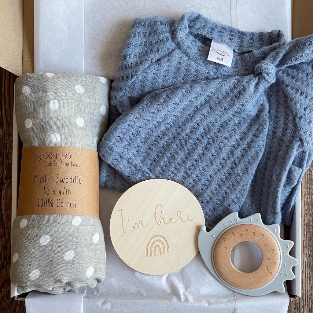 6 Piece Waffle Knit Outfit Gift Box - Grey/White Dots